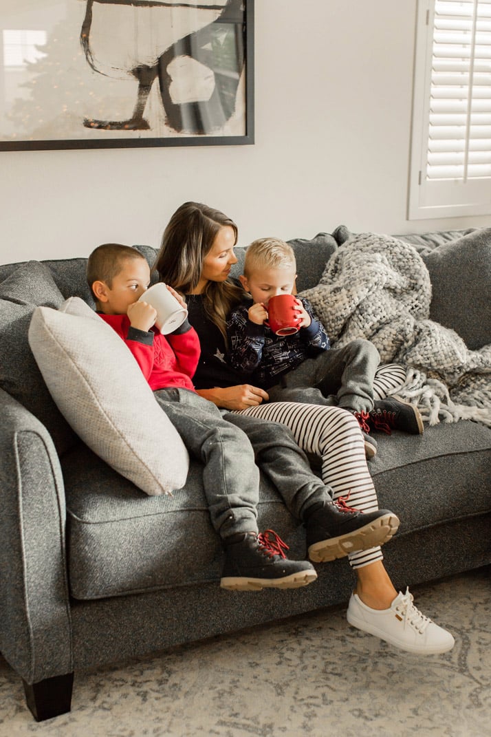 the biggest list of Christmas family traditions
