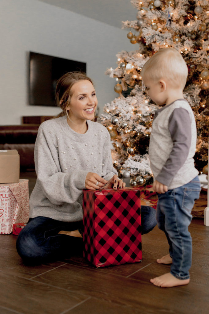 wrapping presents with sanny