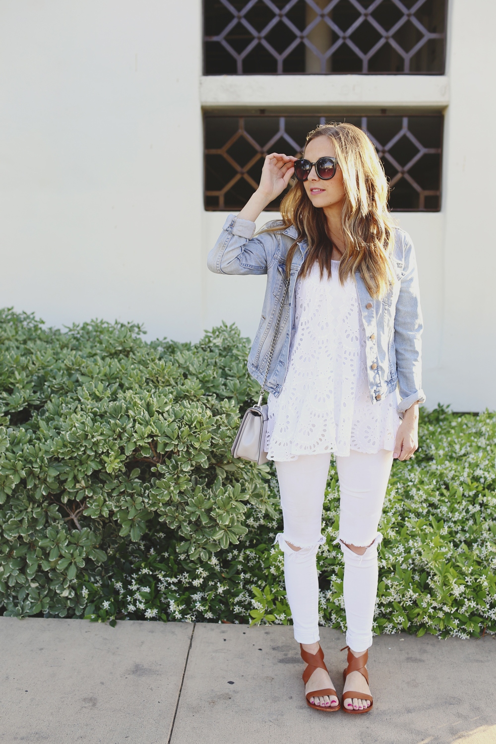 white jeans and denim jacket
