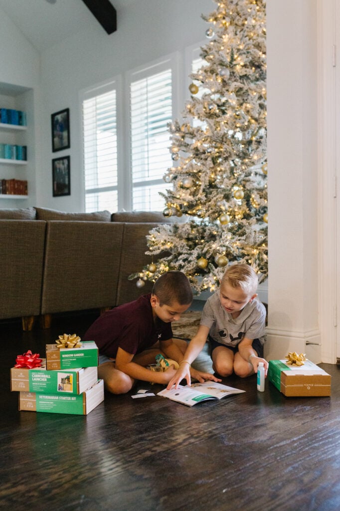 kiwi co boxes for kids make the best Christmas gifts!