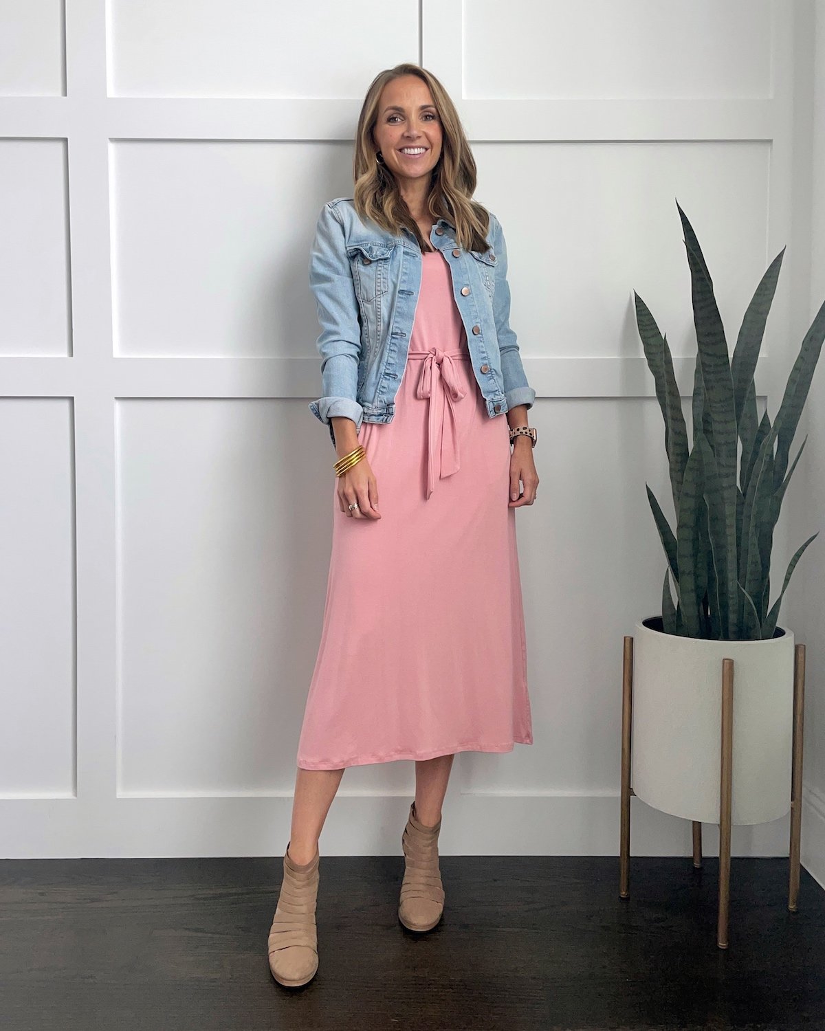 4 Ways to Wear a Pink Midi Dress ...