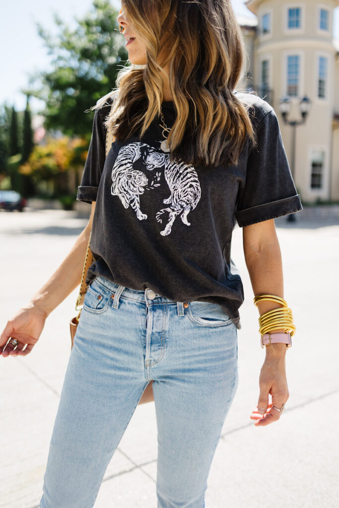 graphic tee able